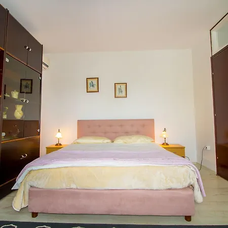 Daire Pineta House Vidos *